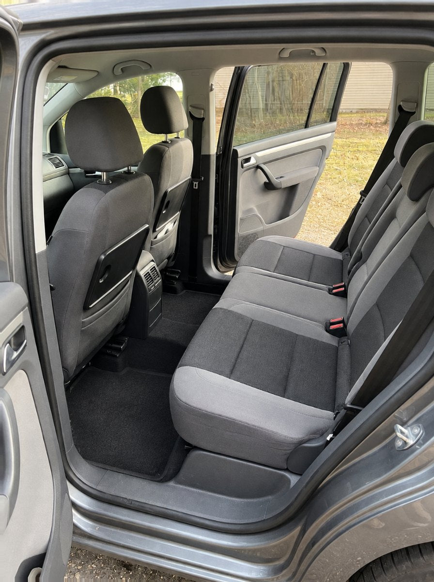 En el asiento de atrás no hay manera de tumbarse