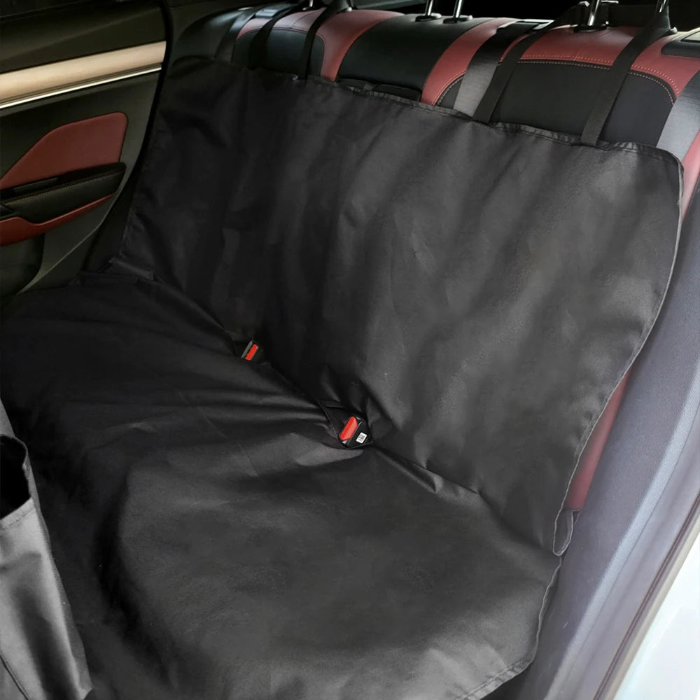 Funda en modo plano cubriendo el asiento trasero completo
