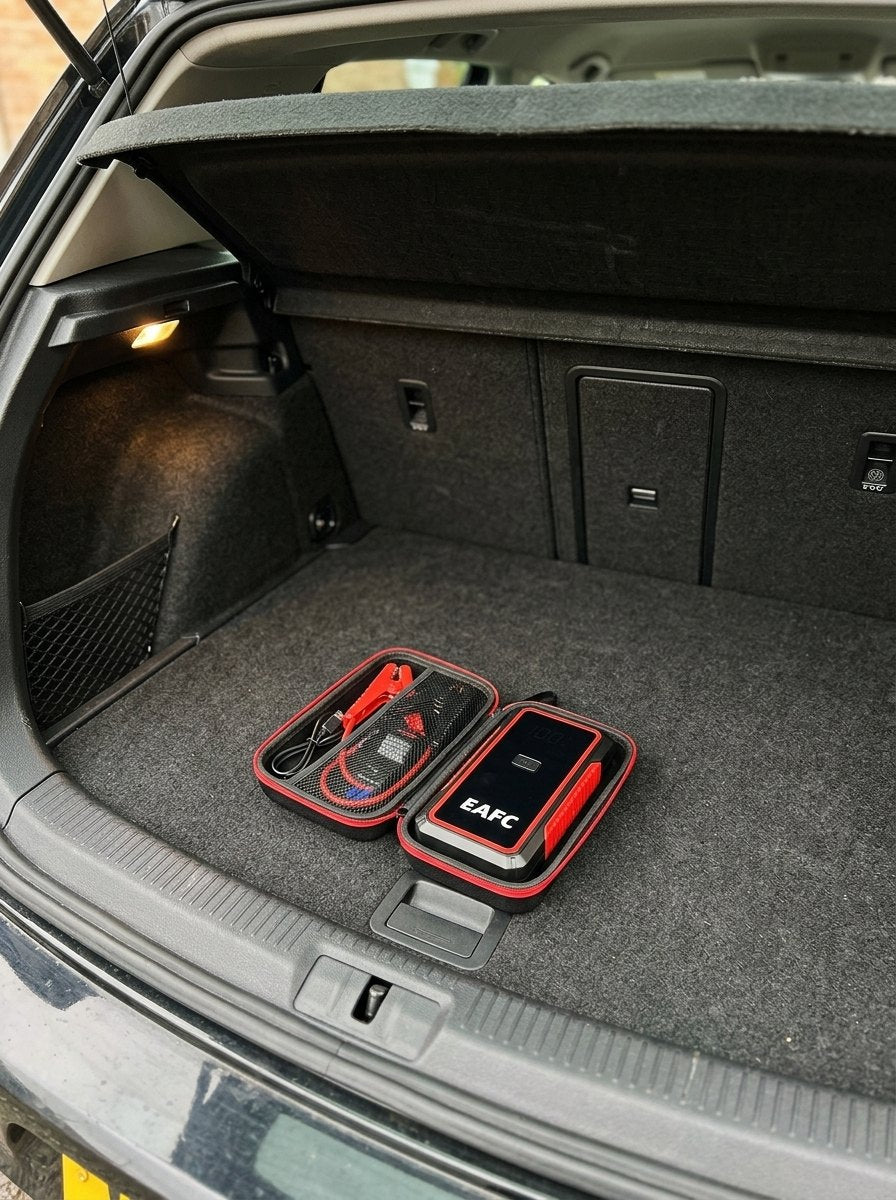 Arrancador en su funda dentro del maletero