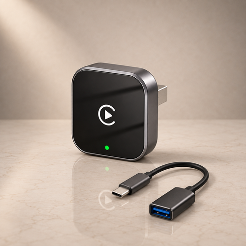 Adaptador inalámbrico CarPlay y Android Auto 2 en 1 sobre mármol claro