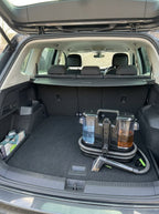 Limpiatapicerías en el maletero del coche