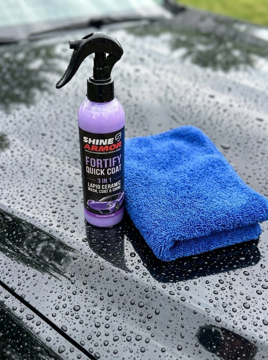 Efecto hidrofóbico de SHINE Fortify: gotas de agua sobre la pintura
