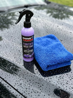 Efecto hidrofóbico de SHINE Fortify: gotas de agua sobre la pintura