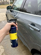 Aplicando Shineguard en la puerta después de lavar