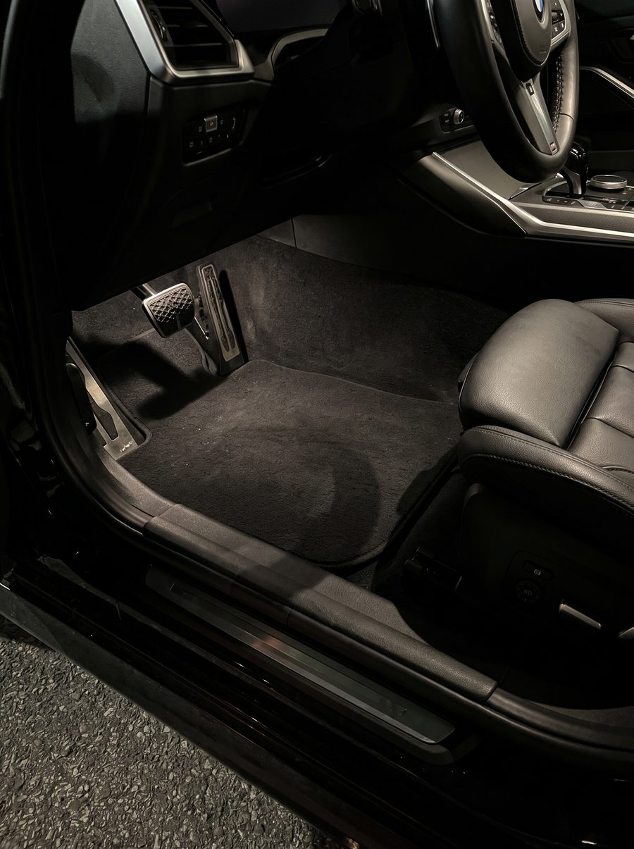 De noche, el suelo de tu coche es un agujero negro